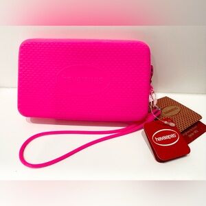 Havaianas Hot Pink Silicone Zipper Zip Around Wristlet Water Resistant NEW NWT